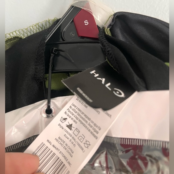 NWT Halo Infinite Master Chief Padded Muscle Light Up Mask & Video Game Jumpsuit - Picture 16 of 16